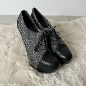 Stuart Weitzman Liftitup Black and‎ Gray Tweed Heels Lace up